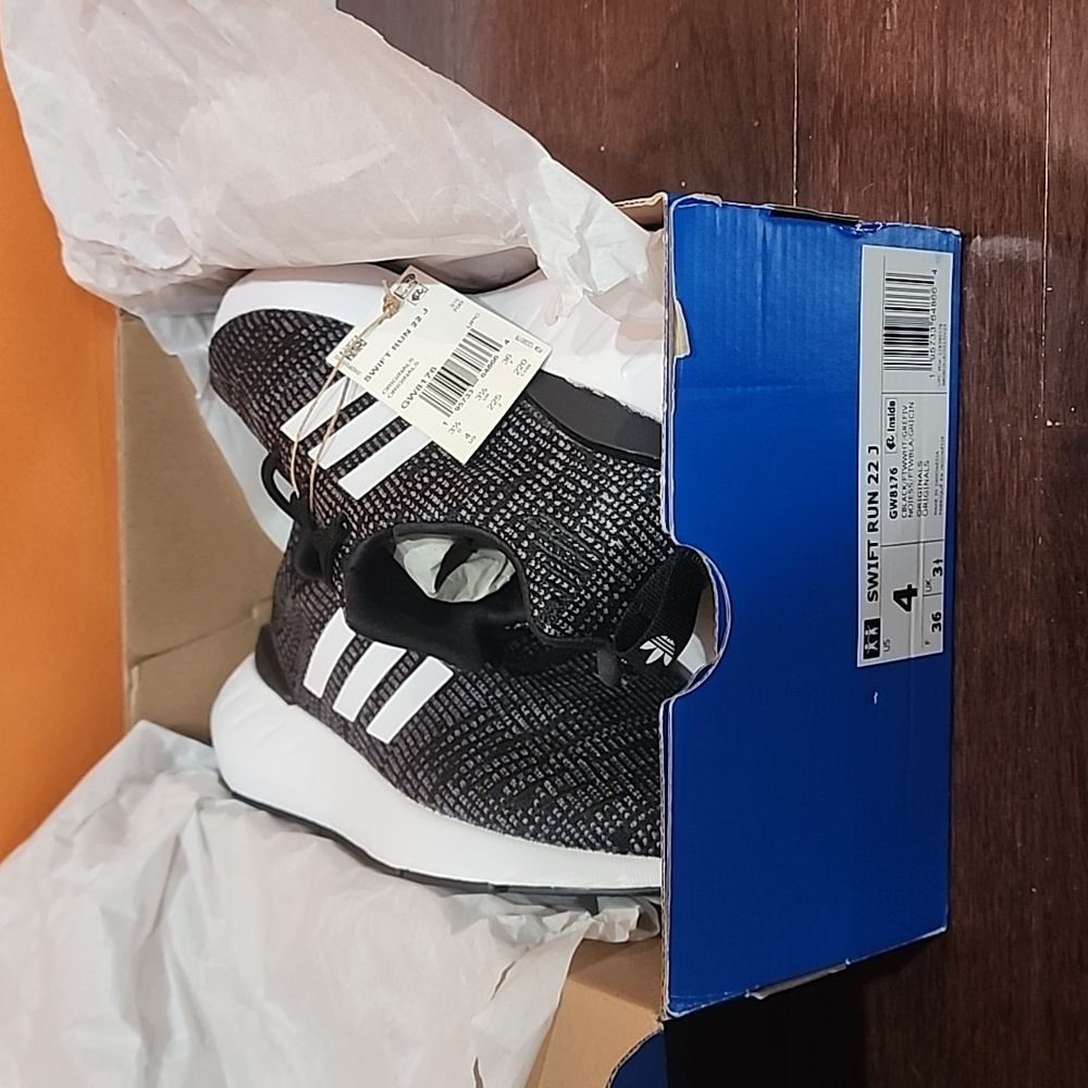 Girl's Brand New Adidas Swift Run Sneakers Size 4